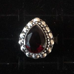 Beautiful 925 silver plated garnet ring. Size 7.5